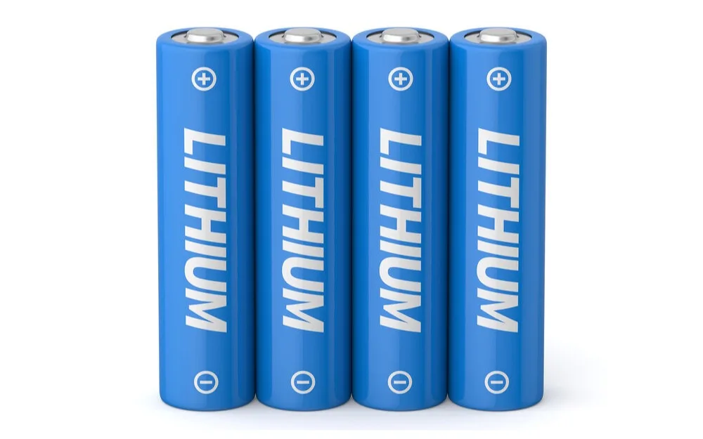 Cellule lithium cylindrique sur fond noir